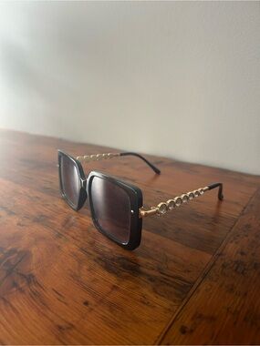 Stylish Black Square Sunglasses with Gold Crystal Arms